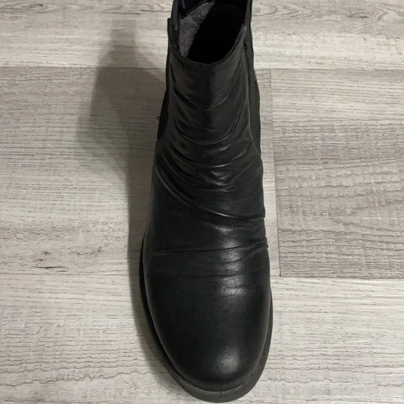 Miz Mooz Lissie Chelsea Boots - Picture 8 of 15